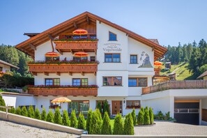 Exterior - Holiday Apartment "Haus zur Vogelweide App 3" with Mountain View, Balconies & Wi-Fi (Dobbiaco)