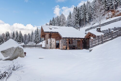 Ferienhaus "Baita Nonno Ghino" mit Bergblick, Garten und WLAN