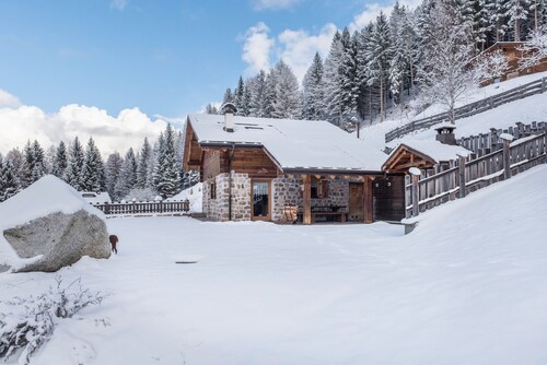 Ferienhaus "Baita Nonno Ghino" mit Bergblick, Garten und WLAN