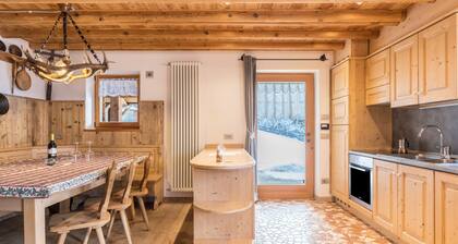 Maison de vacances "Baita Nonno Ghino" avec vue sur les montagnes, jardin et Wi-Fi.