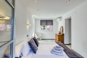 3 makuuhuonetta, silitysrauta/-lauta, ilmainen Wi-Fi, vuodevaatteet