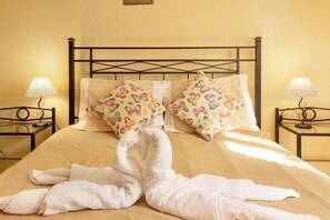 2 عدّة غرف نوم وواي فاي مجانًا وملاءات أسرّة