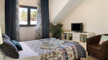 2 bedrooms, iron/ironing board, free WiFi, bed sheets