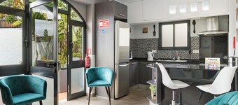 Maison de Vacances "Casa Vila Garajau" avec Piscine, Terrasse & Wi-Fi