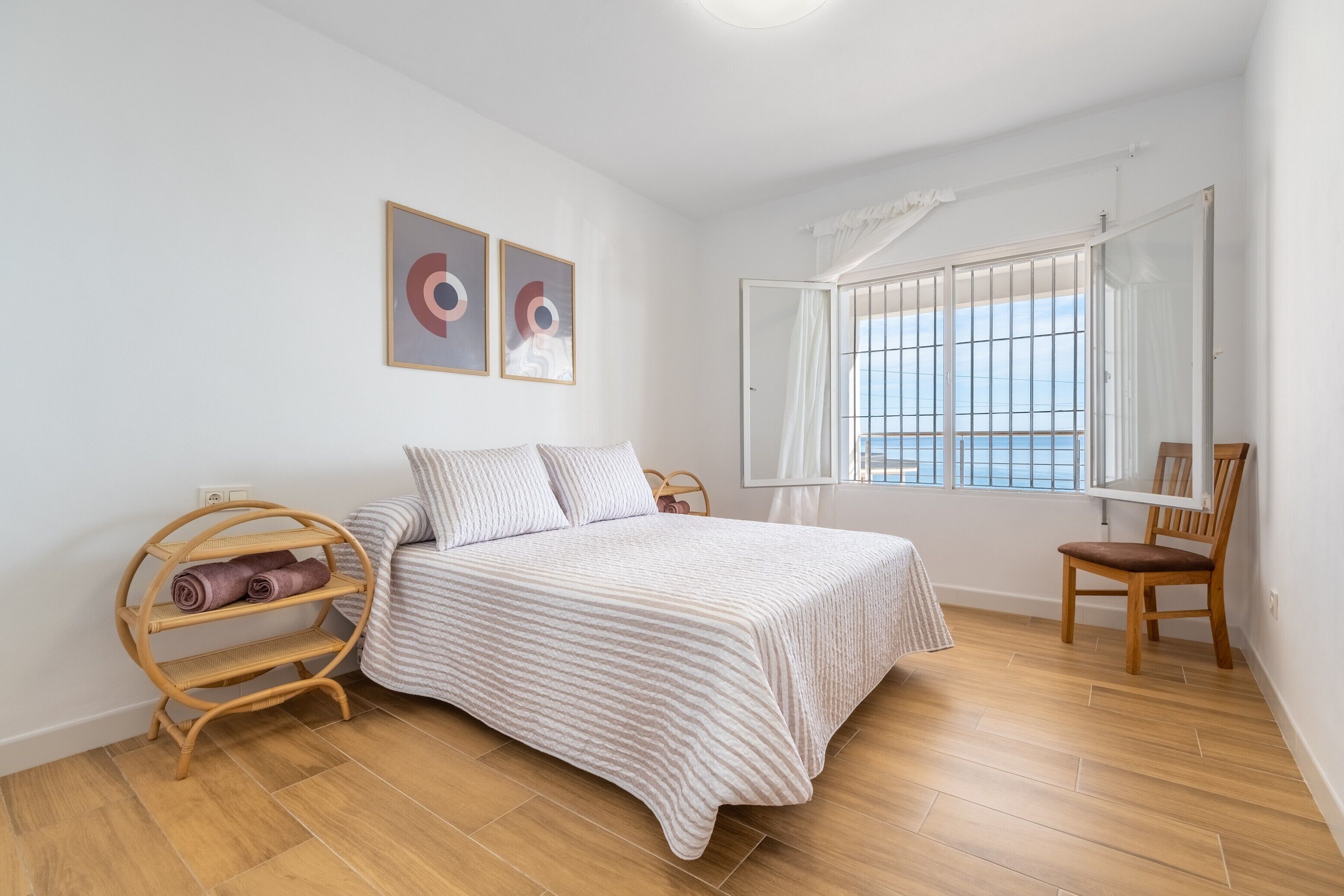 3 chambres, fer et planche à repasser, Wi-Fi gratuit, draps fournis