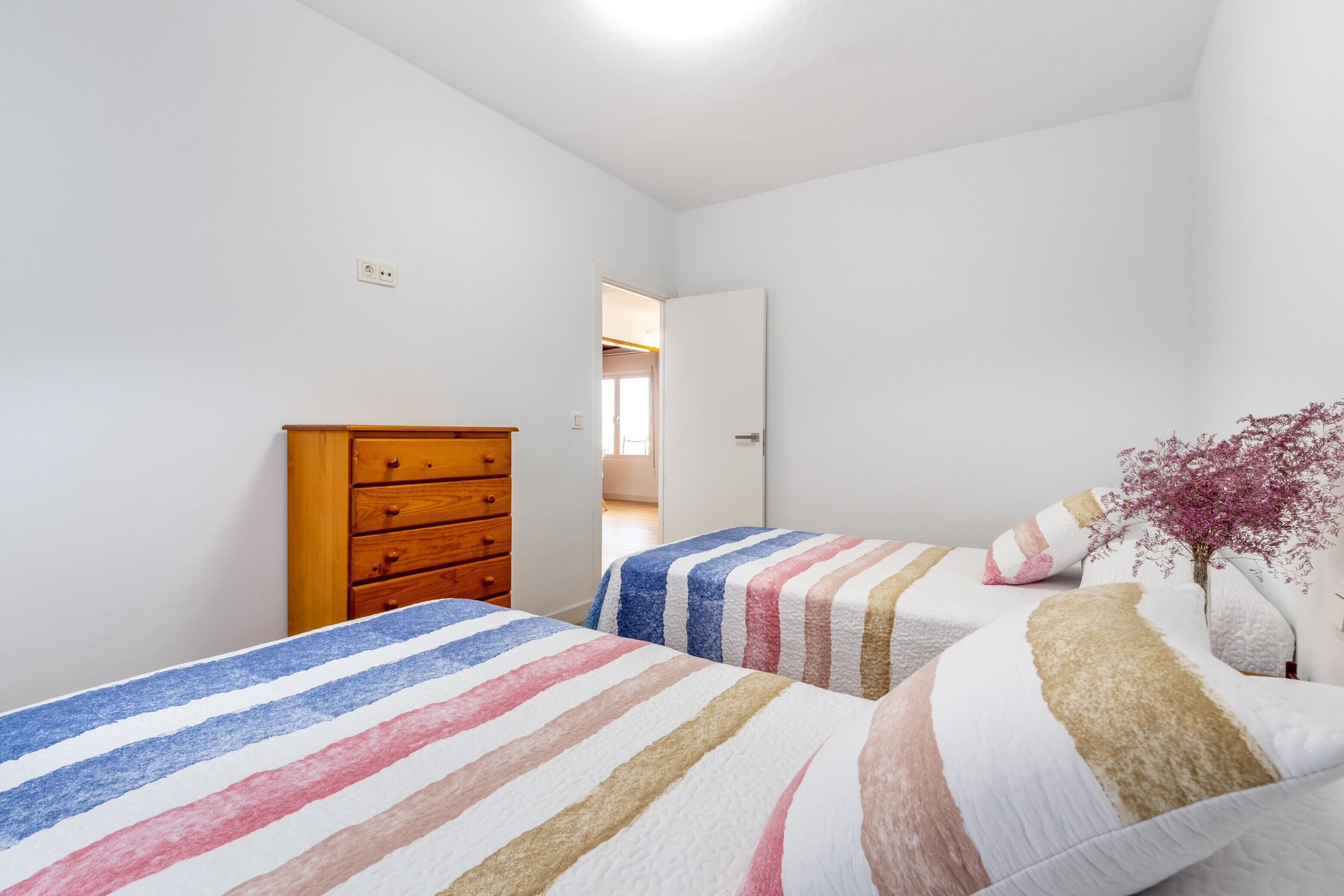 3 chambres, fer et planche à repasser, Wi-Fi gratuit, draps fournis