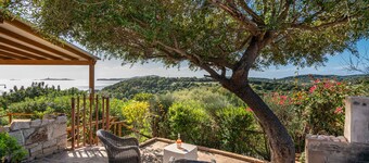 Villa "Peppino" with Sea View, Terraces & Wi-Fi