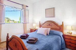 3 dormitorios, tabla de planchar con plancha, wifi gratis y ropa de cama