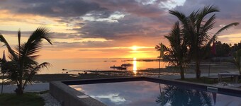 BambooBeachvilla2 NewOCEANFRONT*POOLsunsetview*kitchen STARLINK SAT upto10Guest 