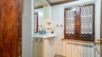 Doccia, asciugacapelli, asciugamani