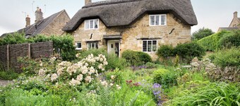 Letterbox Cottage -  a Cotswold cottage that sleeps 4 guests  in 2 bedrooms
