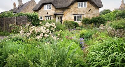Letterbox Cottage - a Cotswold cottage that sleeps 4 guests in 2 bedrooms