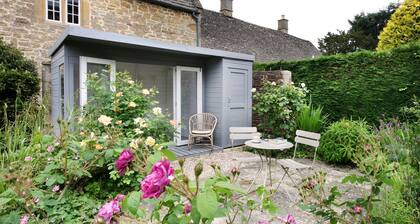 Letterbox Cottage - a Cotswold cottage that sleeps 4 guests in 2 bedrooms