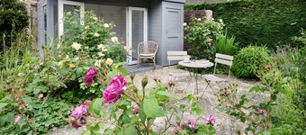 Letterbox Cottage - a Cotswold cottage that sleeps 4 guests in 2 bedrooms