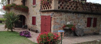 Apartment "La Vecchia Fornace La Casina" with Shared Pool & Wi-Fi