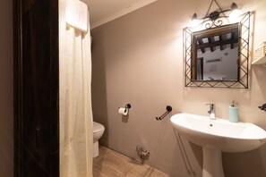 Bruser, hårtørrer, håndklæder