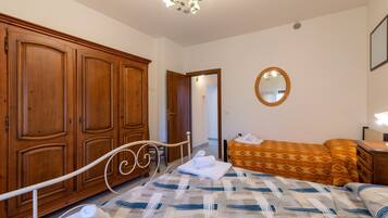 1 bedroom, free WiFi, bed sheets