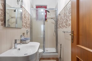 Bathtub, hair dryer, towels