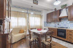 Interior - Holiday Home "Gmg - Mondello House" with Mountain View, Garden & Terrace (Palermo)