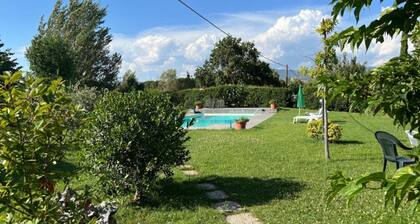 Ferienwohnung "Papà Giuseppe La Colombaia" mit Gemeinschaftspool und WLAN