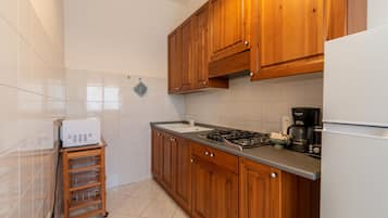 Fridge, stovetop, electric kettle, cookware/dishes/utensils