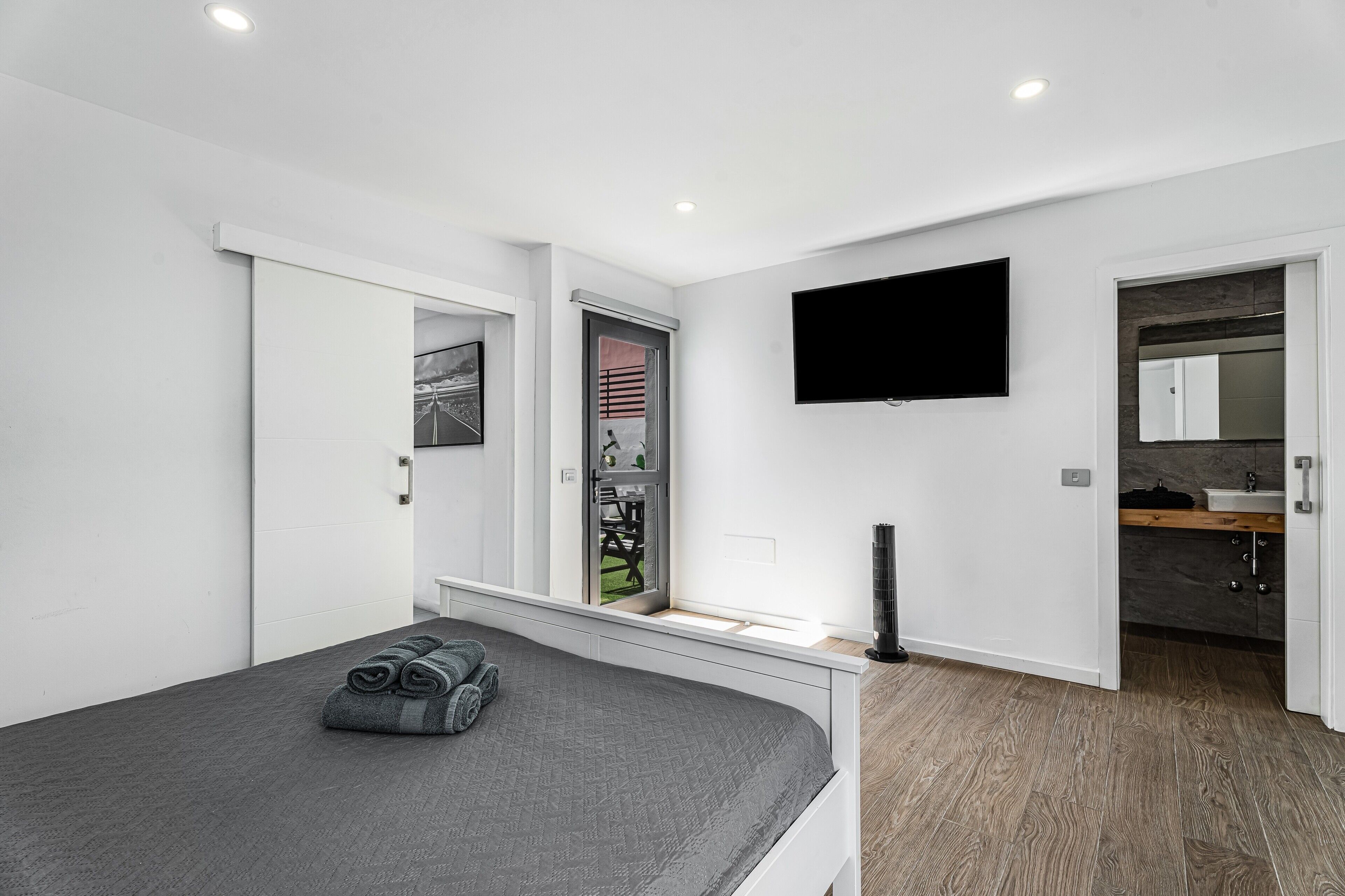 3 bedrooms, iron/ironing board, free WiFi, bed sheets