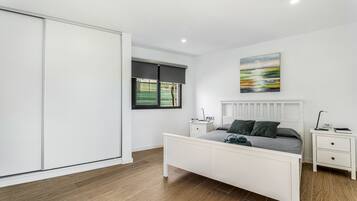 3 bedrooms, iron/ironing board, free WiFi, bed sheets