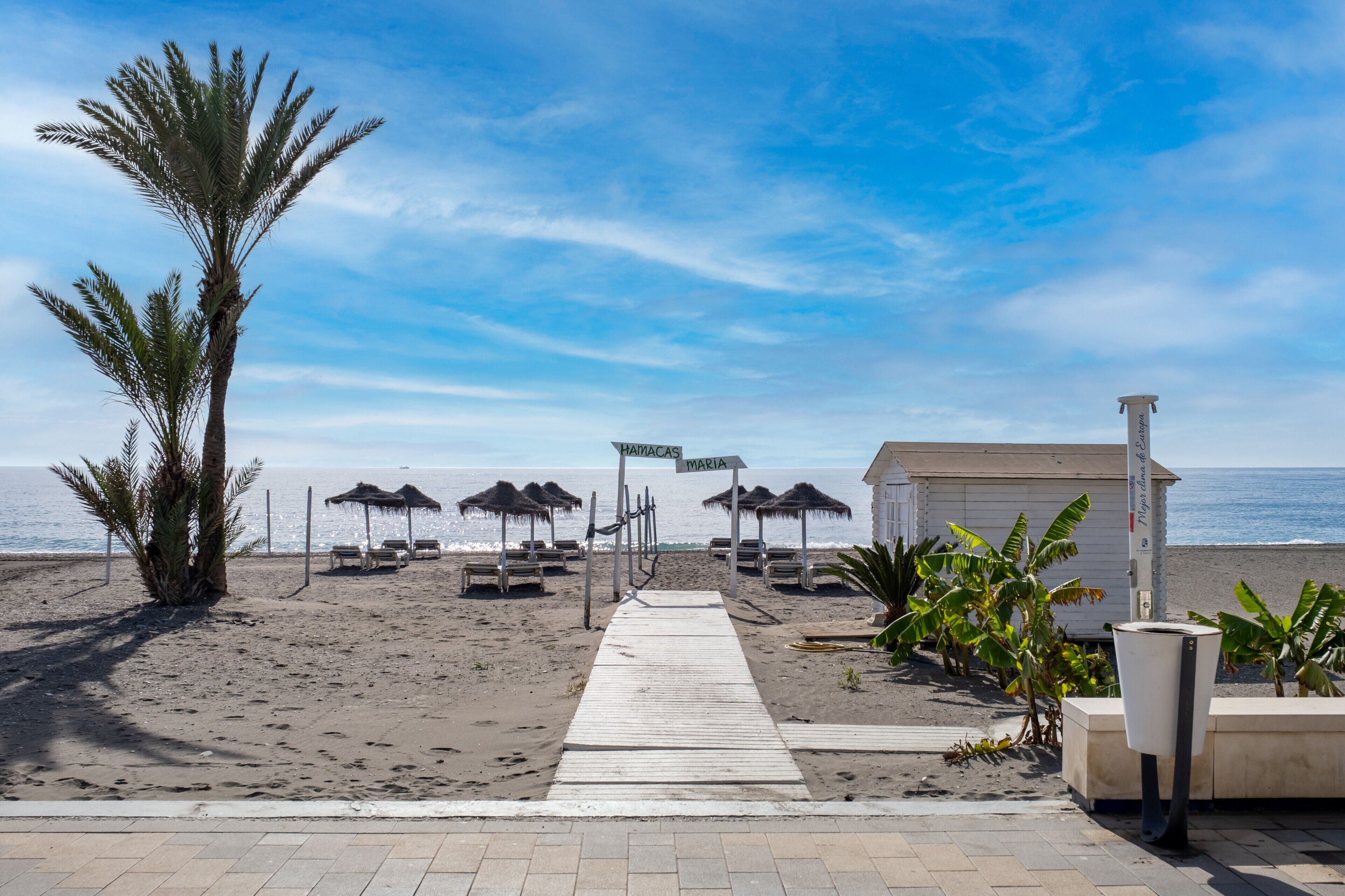 Una spiaggia nelle vicinanze