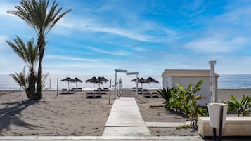 Una spiaggia nelle vicinanze