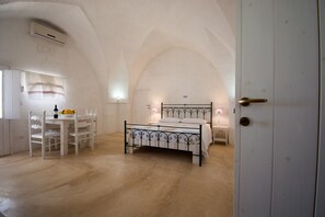 1 bedroom, iron/ironing board, free WiFi, bed sheets - Holiday Home "La Scalella - Fortificato x 2" with Sea View, Terraces & Wi-Fi (manduria)