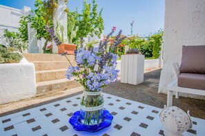 Terrace/patio - Holiday Home "Masseria La Scalella - Cisterna x 2" with Sea View & Wi-Fi (manduria)