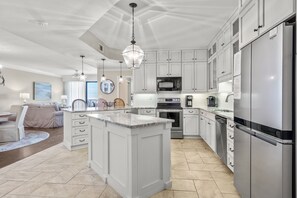 冰箱、微波炉、烤箱、洗碗机