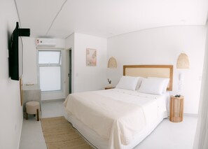 Premium bedding, pillow-top beds, minibar, free WiFi - Olisa Boutique Hotel (São Sebastião)