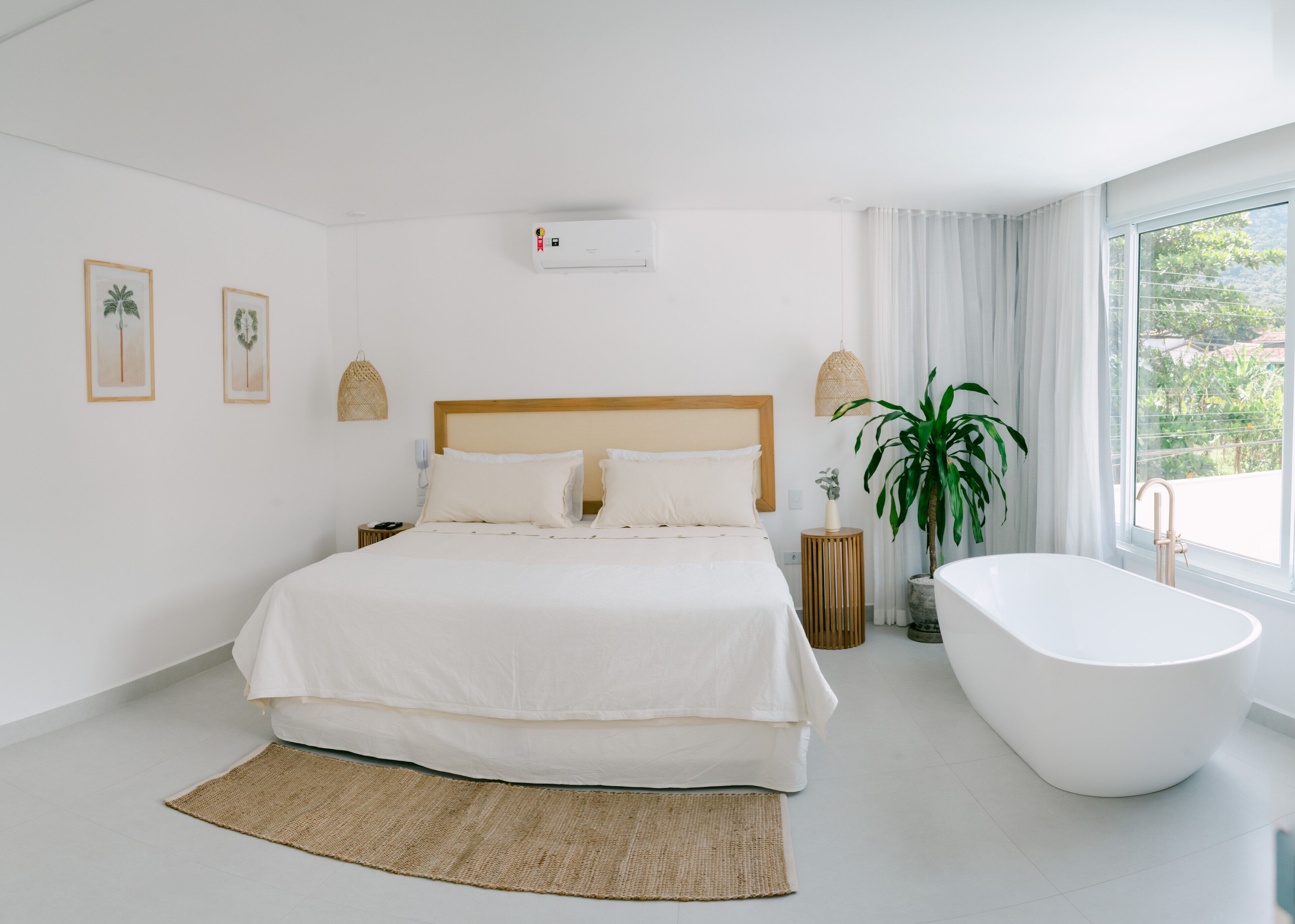 Ropa de cama de alta calidad, camas con pillow-top y minibar 