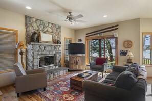 Smart TV, fireplace, DVD player