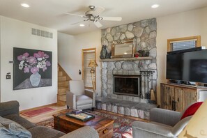 Smart TV, fireplace, DVD player