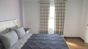 3 bedrooms, desk, free WiFi, bed sheets