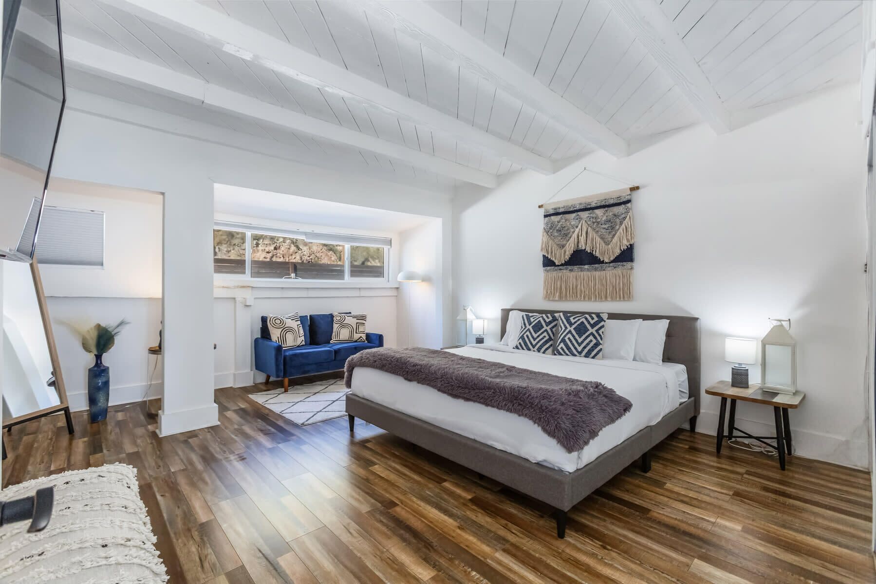 2 habitaciones, tabla de planchar con plancha, cuna de viaje y wifi 