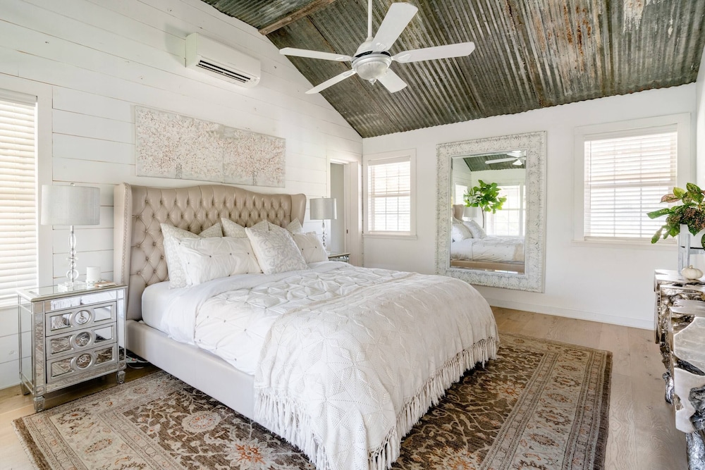 Pecan Tree House at Happiness Ranch Rustic Charm with Modern Furnishings Blanco County Vrbo