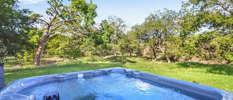 Bañera de hidromasaje al aire libre