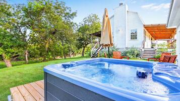 Tina de hidromasaje al aire libre