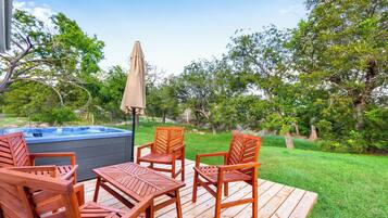 Tina de hidromasaje al aire libre