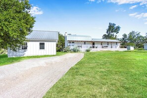 Exterior - Pecan Tree House at Happiness Ranch | Rustic Charm with Modern Furnishings (Blanco)