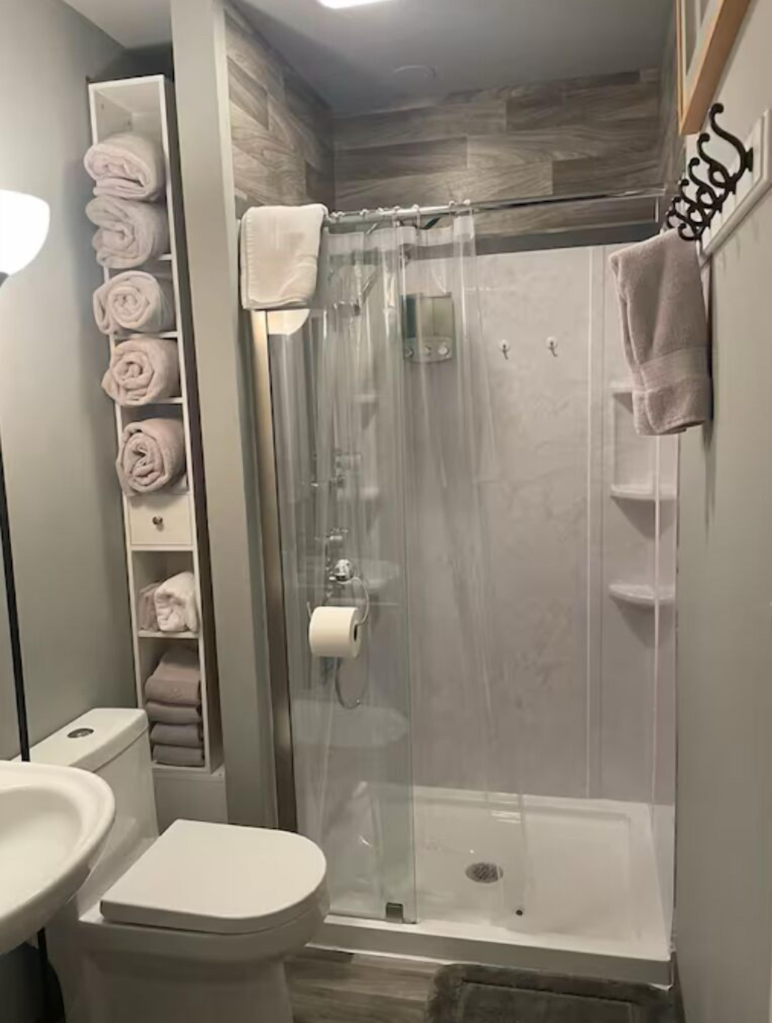Ensemble douche/baignoire, articles de toilette écologiques