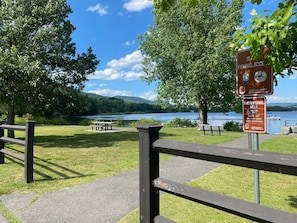 Property grounds - Berkshires Lakefront Retreat by Evergreen Home (Cheshire)