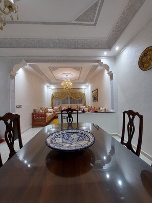 تناول الطعام