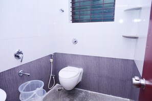 Standard Double Room, 1 Queen Bed, Smoking | Bathroom
