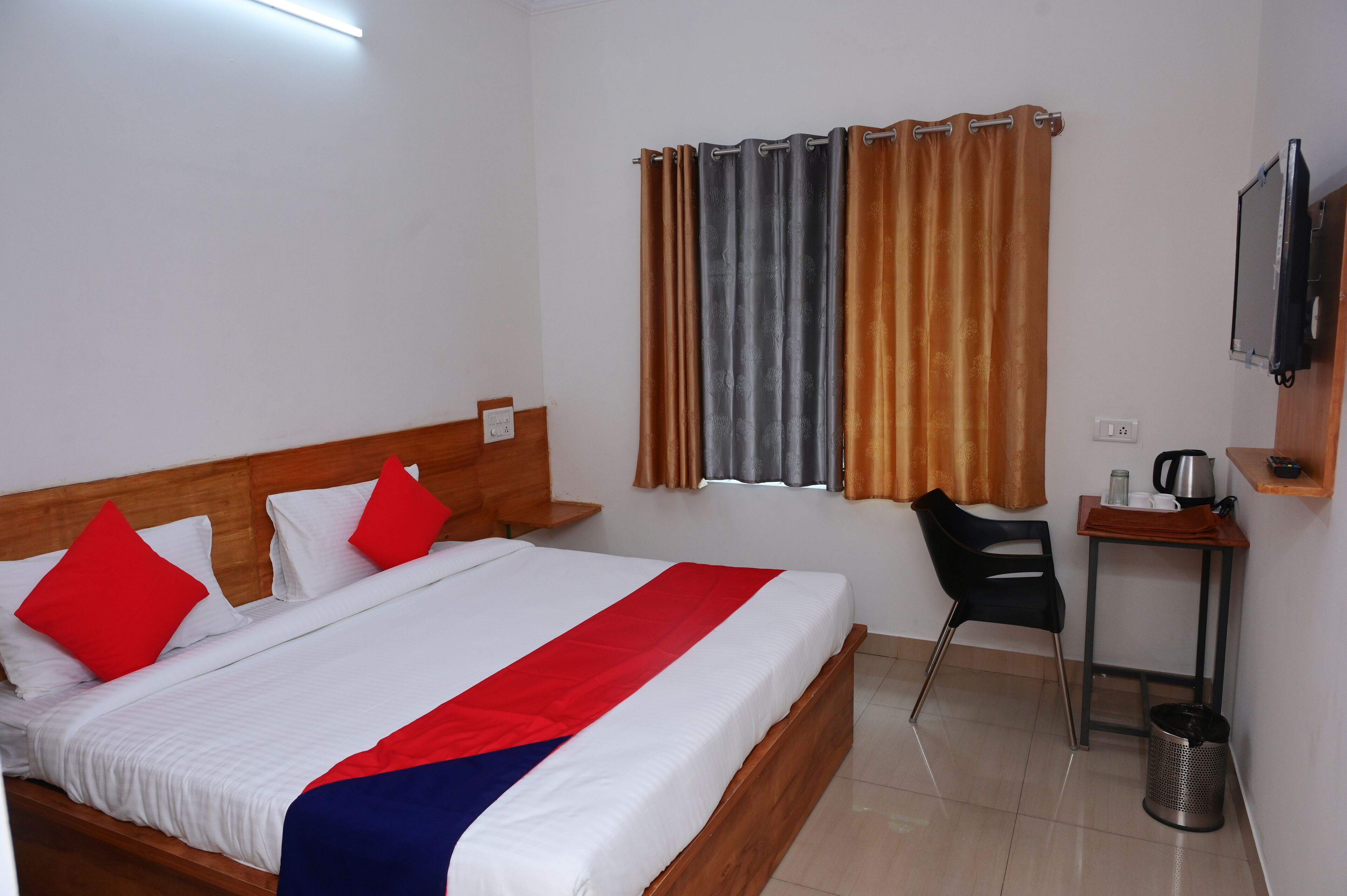 Standard Double Room, 1 Queen Bed, Smoking | Desk, laptop workspace, iron/ironing board, free WiFi