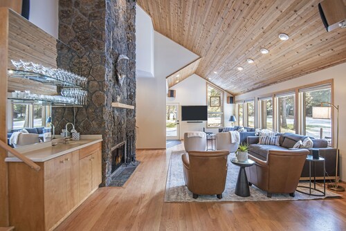 GH091A | Views of Big Meadow 5th fairway. Spacious home with a game room!