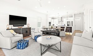 Smart TV, fireplace, stereo